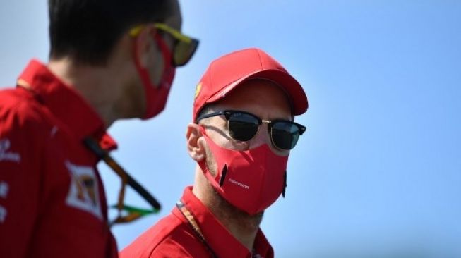 Driver Ferrari, Sebastian Vettel resmi merapat ke Aston Martin per F1 2021. [Ben STANSALL / AFP]