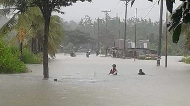 Desa Bahari Makmur di Lamala Terendam Banjir