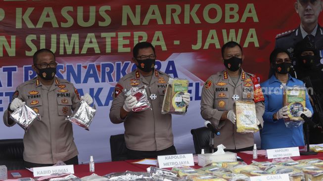 Polisi Ungkap Penyelundupan Ratusan Kilogram Sabu dan Ganja