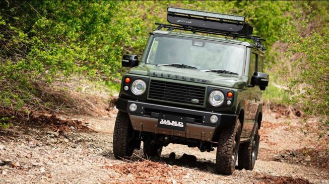 Suzuki Jimny disulap menjadi Land Rover mini. (motor1.com)