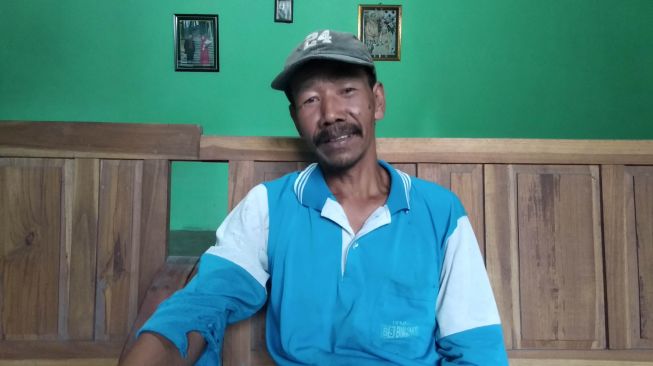  Penduduk Dusun Ngancar, Sambi saat berbincang dengan wartawan di kediamannya, Desa Glagaharjo, Minggu (26/7/2020). [Muhammad Ilham Baktora / Suarajogja.id]