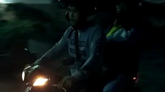 Tak Punya Duit, Ortu di Batam Bawa Pulang Jenazah Bayi Prematur Pakai Motor