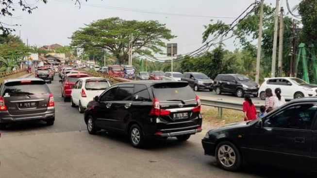 Jalan Utama di Pandeglang Disergap Kemacetan saat Libur Idul Adha 1441 H