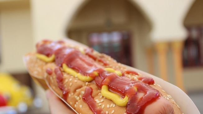 Bikin Geregetan, Orang Ini Ngotot Buat Cocokologi Ngawur Soal Hot Dog Haram