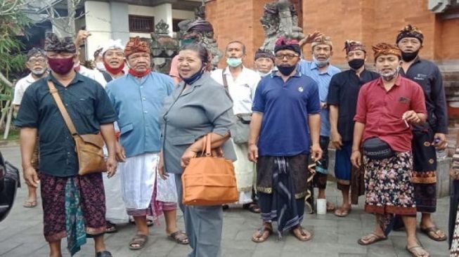 2 Krama Desa Dinonaktifkan, Warga Pejeng Temui Bupati Gianyar