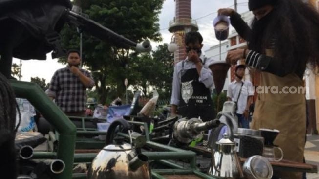 Kisah Adyos Triwicaksono, Keliling Sumatera Jual Kopi Pakai Vespa