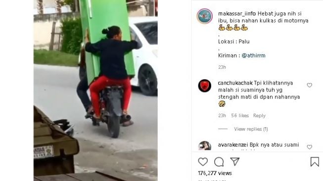 Bawa Kulkas di Atas Sepeda Motor, Sosok Emak-emak Ini Jadi Sorotan