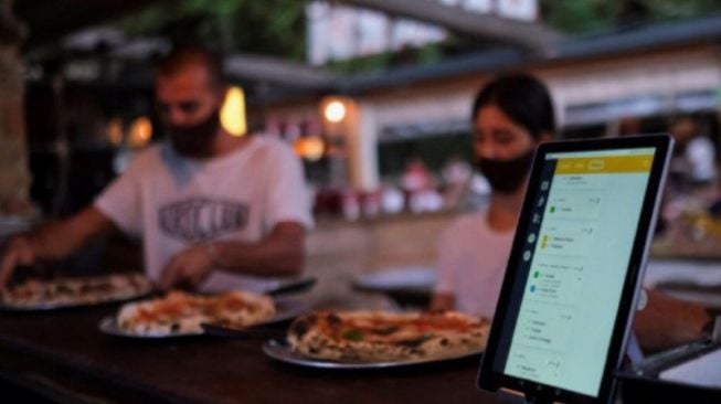 Minimalkan Risiko Penularan Covid-19, Restoran Ini Pakai Pelayan Virtual
