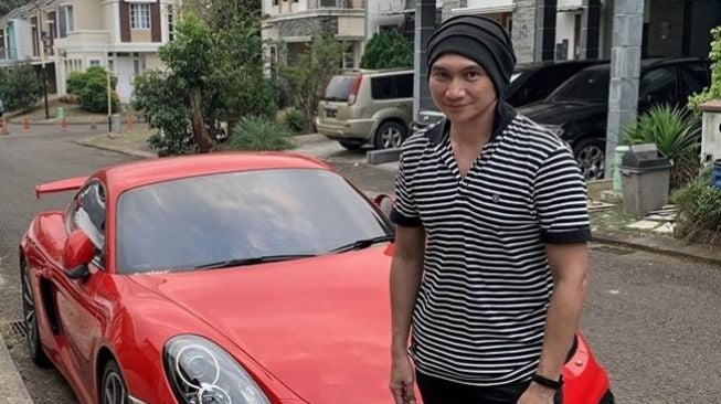 Potret Anji Berpose di Depan Mobil Mewah Bikin Warganet Salah Fokus