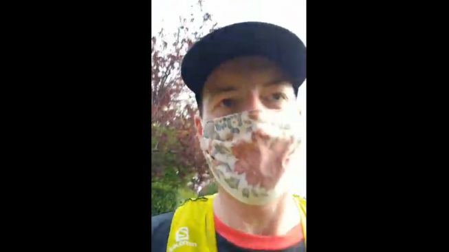 Tom Lawton, dokter di Inggris yang buktikan masker tidak menghambat oksigen.[Twitter/@LawtonTri]