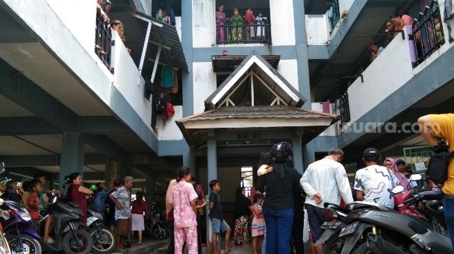 Tagihan Listrik dan Air Naik, Puluhan Warga Rusunawa Segel Kantor Pengelola