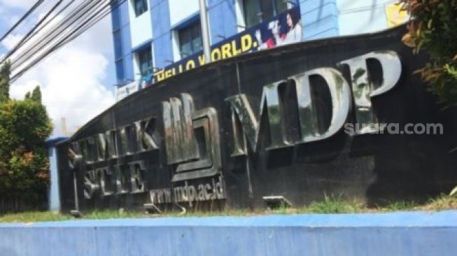 Sekumpulan mahasiswa Sekolah Tinggi Manajemen Informatika dan Komputer Global Informatika Multi Data Palembang (STMIK GI MDP) menciptakan games berbasis edukasi virus corona atau Covid-19. Games itu dinamai Pandemic Warz. (Suara.com/Rio)