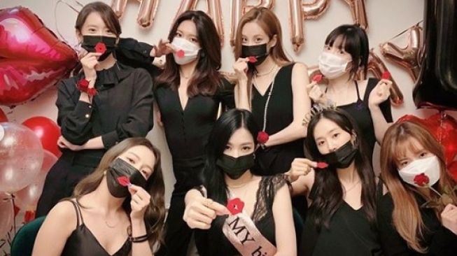 SNSD reuni rayakan ulang tahun ke-13 [Instagram]