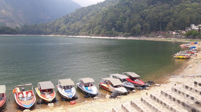 Tempat Wisata Telaga Sarangan Magetan. (Suara.com/Arry)