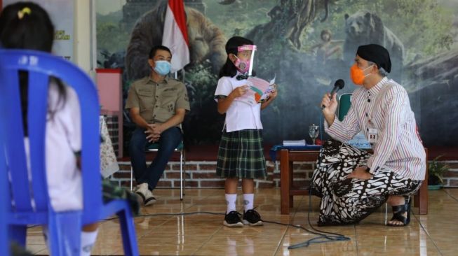 Bahagianya Siswa Kelas 2 SD Ini saat Ganjar Pranowo Penuhi Undangannya