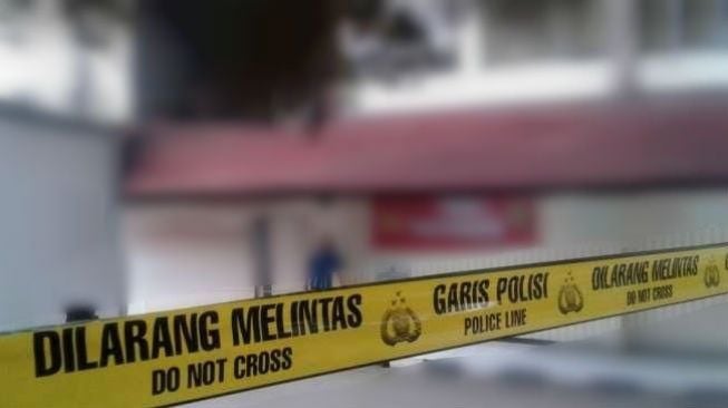 Ilustrasi garis polisi - Keji, Pria di Tambora Jakarta Barat Bakar Balita Akibat Dibully Orang Tua Korban. [Suara.com]