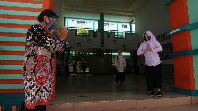 SMA se-Jawa Barat Mulai Dibuka Hari Ini, Kalau Ada Corona Langsung Ditutup