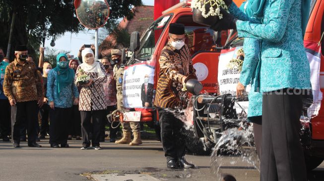 Positif Corona Tertinggi di Jatim, Khofifah Banggakan Tingkat Kesembuhan