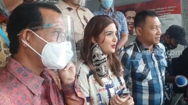 Ditanya Kapan Ciuman Pertama dengan Anang, Ashanty Malu-malu Mengungkapnya