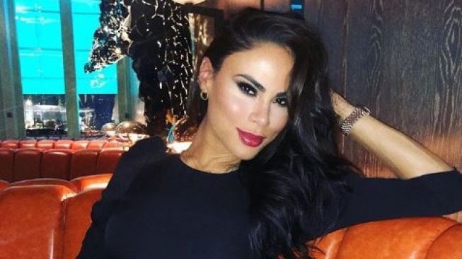 Model Ini Cari Pacar di Tinder, Syaratnya Hasil Tes Corona Harus Negatif