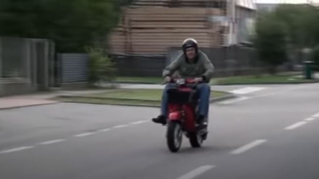 Vespa Ekstrem Pakai Mesin 600cc, Bikin Cowok Auto Kepanasan