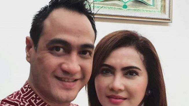 Ferry Irawan dan istri [Instagram/ferryirawanofficial]