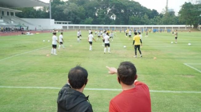 Datangi Lokasi Latihan Timnas, Ketum PSSI Ungkap Opsi TC di Eropa