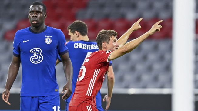 Penyerang Bayern Munich Thomas Mueller bereaksi selama pertandingan babak 16 besar Liga Champions UEFA antara FC Bayern Munich melawan Chelsea di Munich, Jerman, Sabtu (8/8/2020). [Tobias SCHWARZ / AFP]