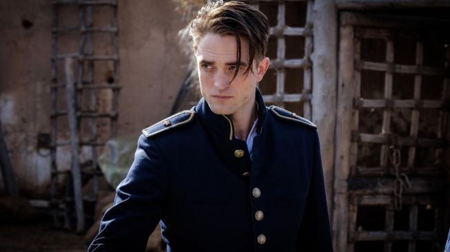 Robert Pattinson di film Waiting for the Barbarians