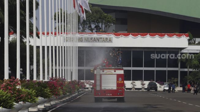 Sumber Kepulan Asap di Gedung DPR karena Kabel Lift Terbakar