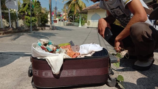 Naik Bus Selama 5 Jam, Pria Ini Bawa Potongan Tubuh Pacarnya dalam Koper