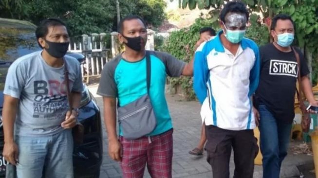 Masukkan Telur ke Kemaluan Emak-emak dan Memerkosa, Dukun Arifin Ditangkap