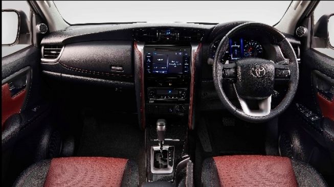 Desain interior Toyota Fortuner edisi terbatas (Indianautosblog)