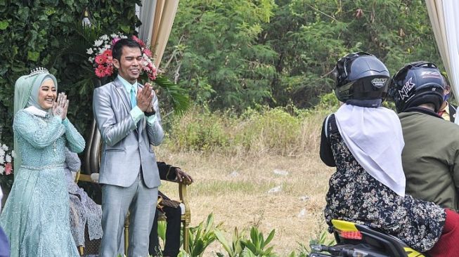 Datang ke Nikahan Drive Thru, Wawalkot Bekasi: Jomblo Bisa Sewa Grab