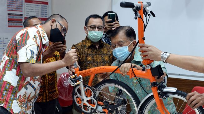 Ketua PMI DKI Lelang Sepeda  Brompton  Bertanda Tangan JK 