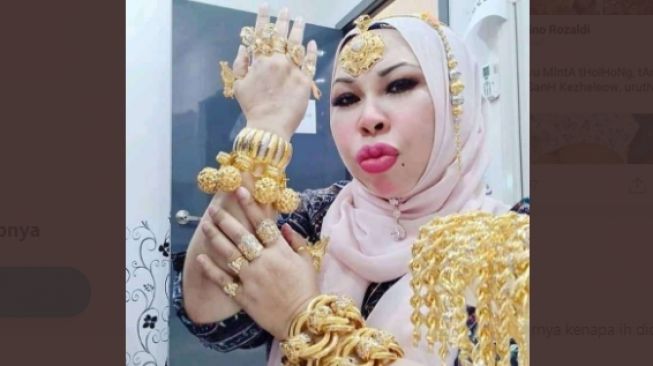 Tidak Berniat Sombong, Kompilasi Emak-emak Unggah Foto Emas Ini Bikin Heran