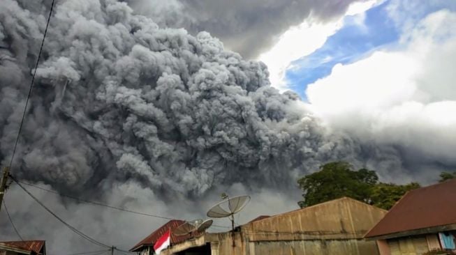 Gunung Sinabung Kembali Erupsi, Status Level III