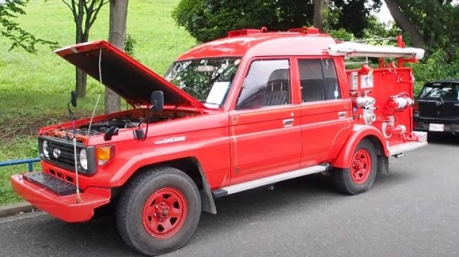 Toyota Land Cruiser Melawan Kodrat, Cocok Juga Jadi Mobil Damkar