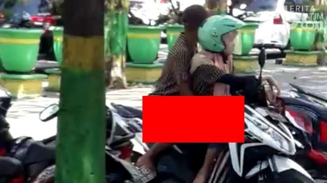 Geger! Video Warga Sumenep Pacaran Pegang Kelamin di Taman Adipura