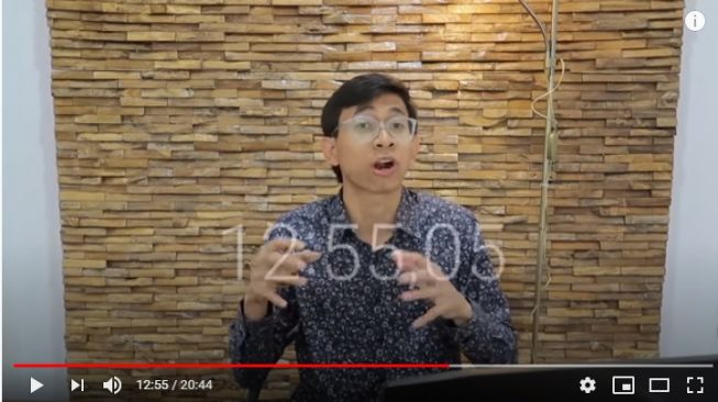 YouTuber Turah Parthayana memberikan klarifikasi atas dugaan pelecehan seksual di akun YouTubenya. - (YouTube/Turah Parthayana).