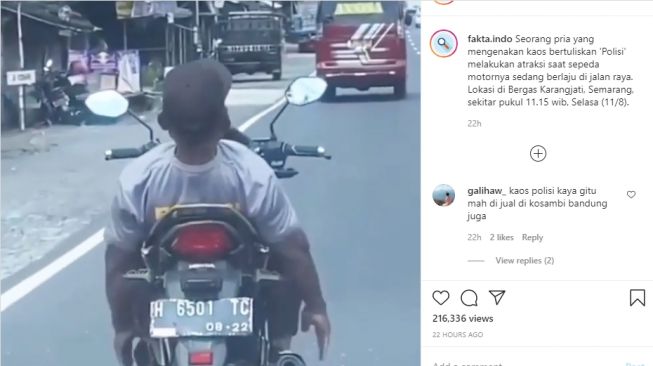 Santuy bener dah pemotor yang satu ini di atas motor (Instagram)