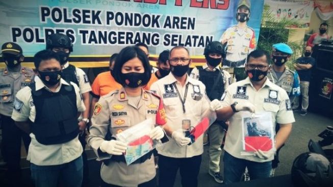 Tanya Alamat Palsu, Setelah Berdekatan, DN Cs Jambret Kalung Emas Lansia