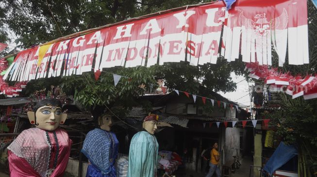 Suasana di Kampung Ondel-ondel, Jalan Kembang Pacar, Senen, Jakarta, Rabu (12/8/2020). [Suara.com/Angga Budhiyanto]