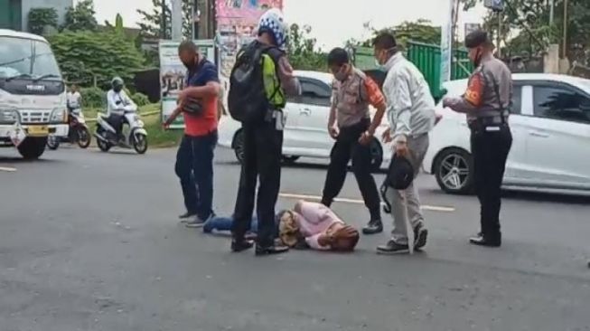 Wahyudi Coba Bunuh Diri di Tengah Jalan, Kena PHK dari Tempat Fotokopi