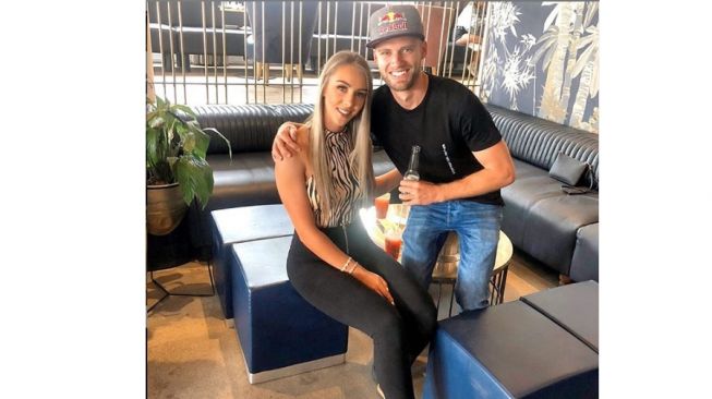 Courtney Renniers selalu menemani Brad Binder di mana saja (instagram)