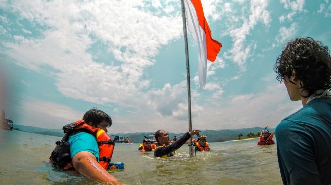 Komunitas Penjaga Pantai Komantab Akan Kibarkan Merah Putih di Pulau Poncan