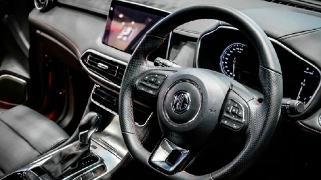 Interior dengan Alcantara leather seat untuk MG HS. Diabadikan di Bangkok Motor Show 2020 [Shutterstock].