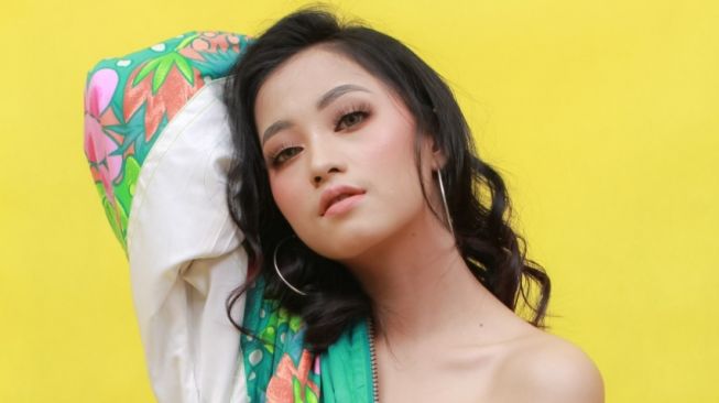 Rifa Melinda Luncurkan Lagu Kombinasi EDM dan Bahasa Sunda