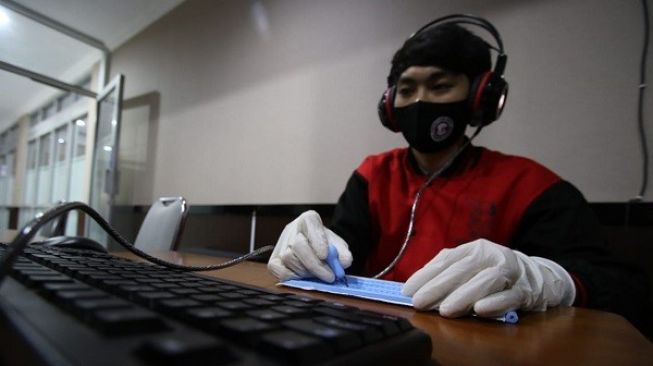 Gangguan Teknis, 3.500-An Peserta Ujian Seleksi Mandiri UNS Solo Tes Ulang