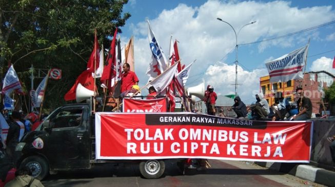 Demo Tolak Omnibus Law di DPRD Sulsel, Massa Aksi Kelaparan